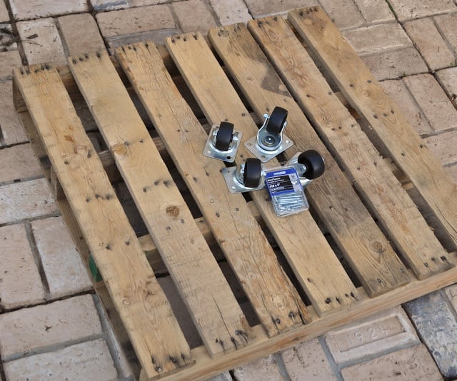 DIY Pallet Craft Paper Storage Shelving