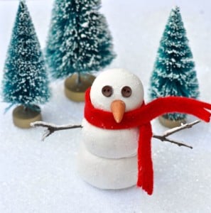 Cute snowman decoration to make with the kids at Christmas time