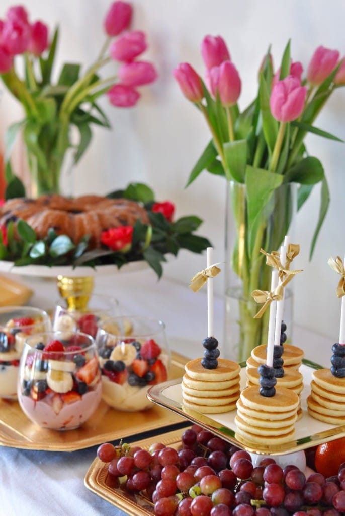 Lots of brunch party ideas. Love the mini pancakes on a stick idea!