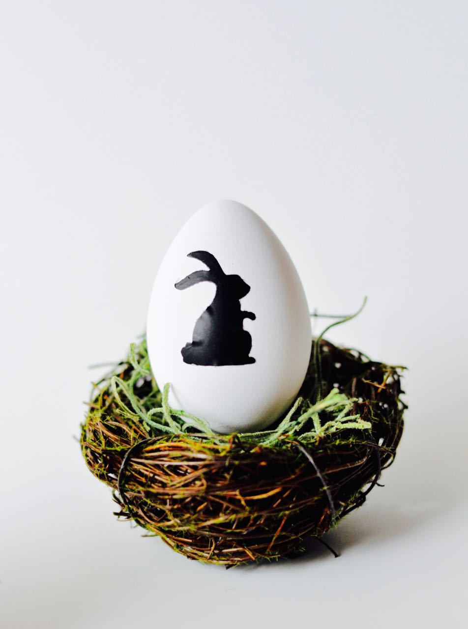 An easy way to decorate Easter eggs is with vinyl! Click to see the tutorial.