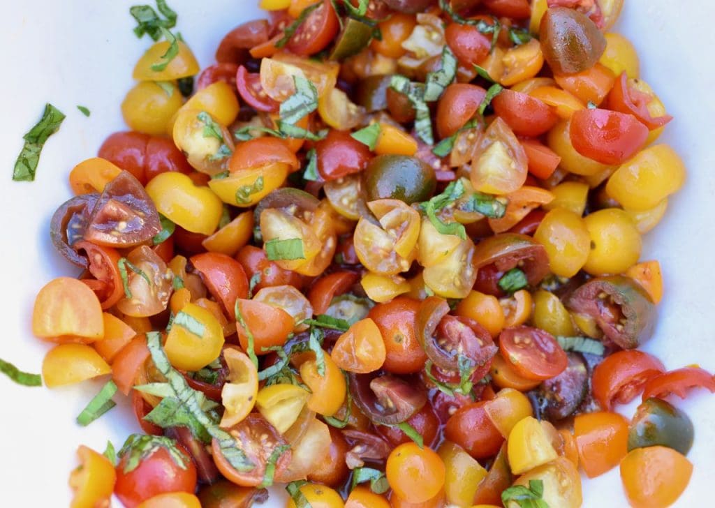 Bruschetta recipe with fresh tomatoes and basil. SO delicious and easy to make!