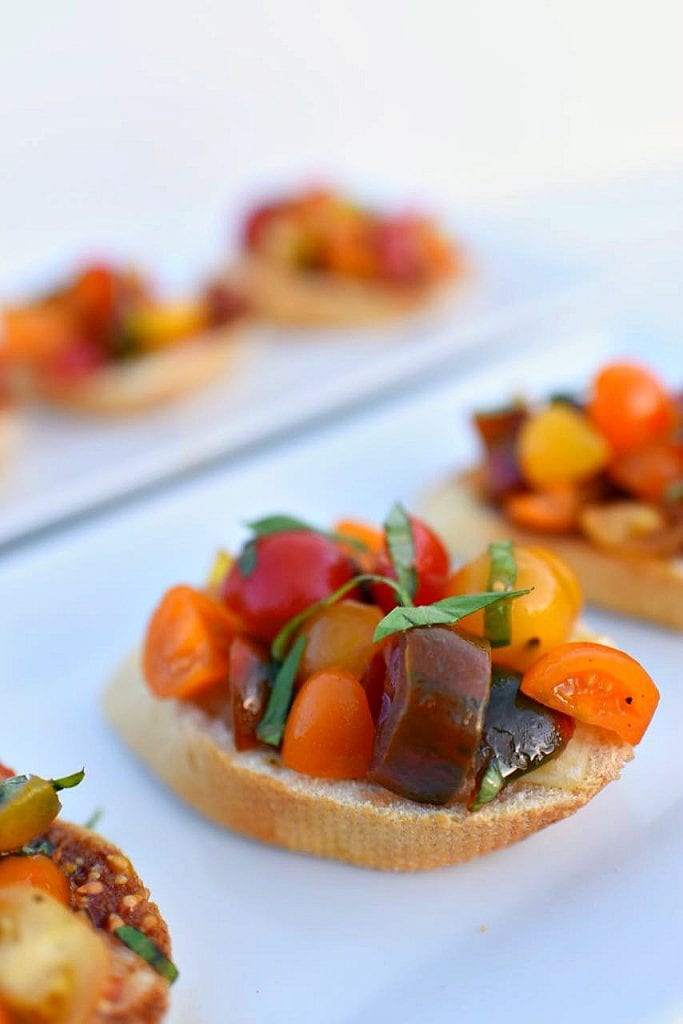 bruschetta-recipe-with-fresh-tomatoes-and-basil-so-easy-to-make-and-tastes-delicious