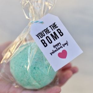 DIY bath bombs Valentines + FREE printable tags