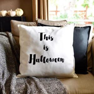 DIY Halloween pillow with Cricut Explore Air 2 and black iron-on