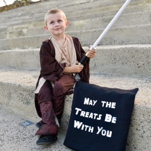 Star Wars Halloween costume and DIY trick or treat bag with the Cricut Maker bag