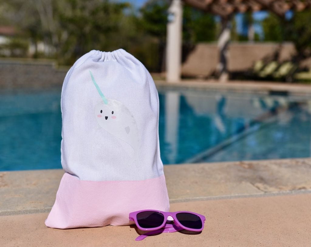 Beach bag DIY in less than 5 minutes with Cricut