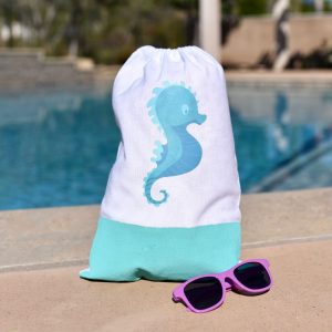 Beach bag DIY tutorial with Cricut Iron-On Designs