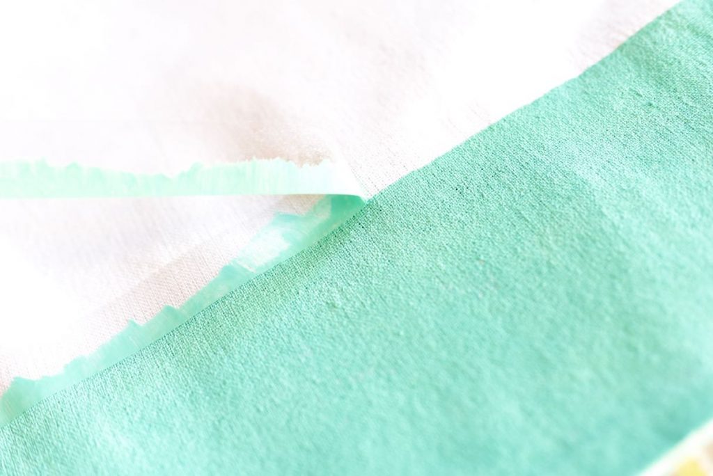 Removing the tape from the DIY beach bag