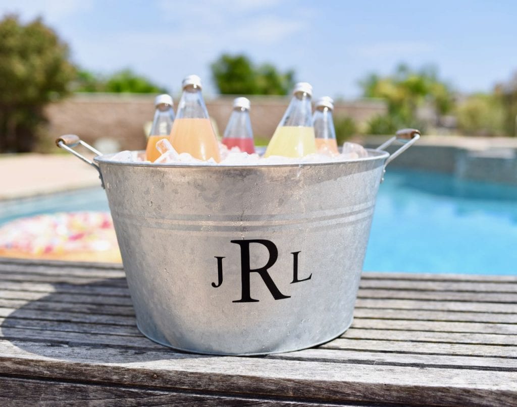 How to add a monogram to an ice bucket, perfect for summer parties and entertaining! A personalized ice bucket also makes a great gift.