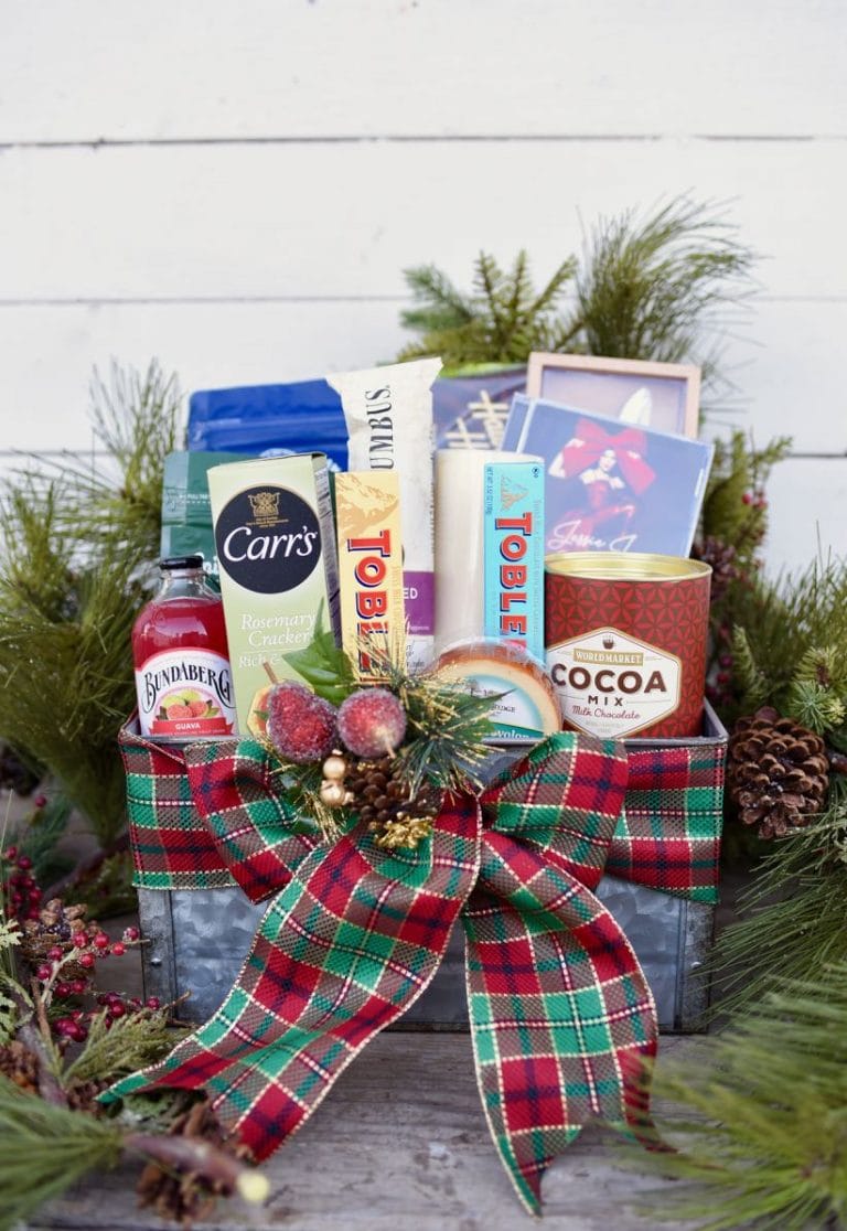 Holiday Gift Basket Tutorial {For the Perfect Holiday Gift!}