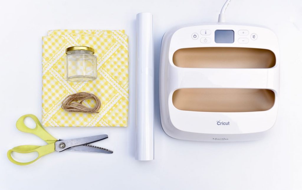 Fabric jar lid covers with Cricut