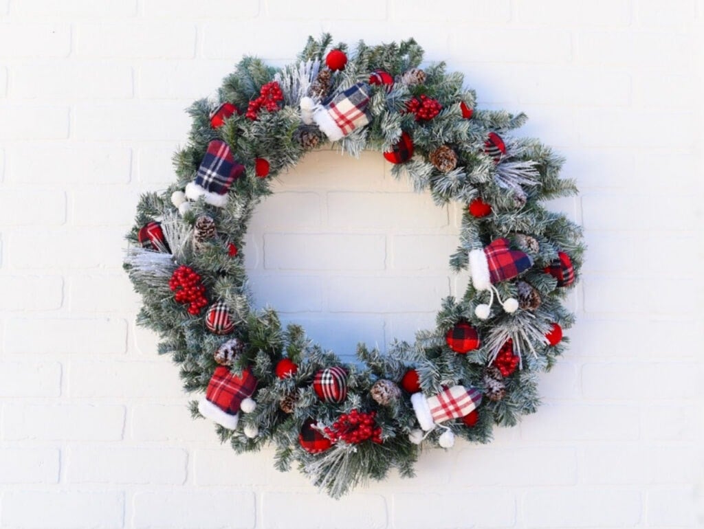 DIY mitten Christmas wreath