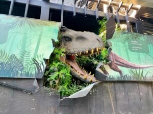large t-rex dinosaur with big teeth