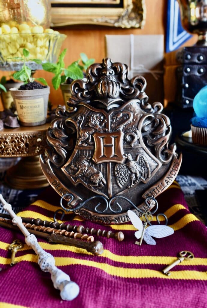 Harry Potter metal Hogwarts crest