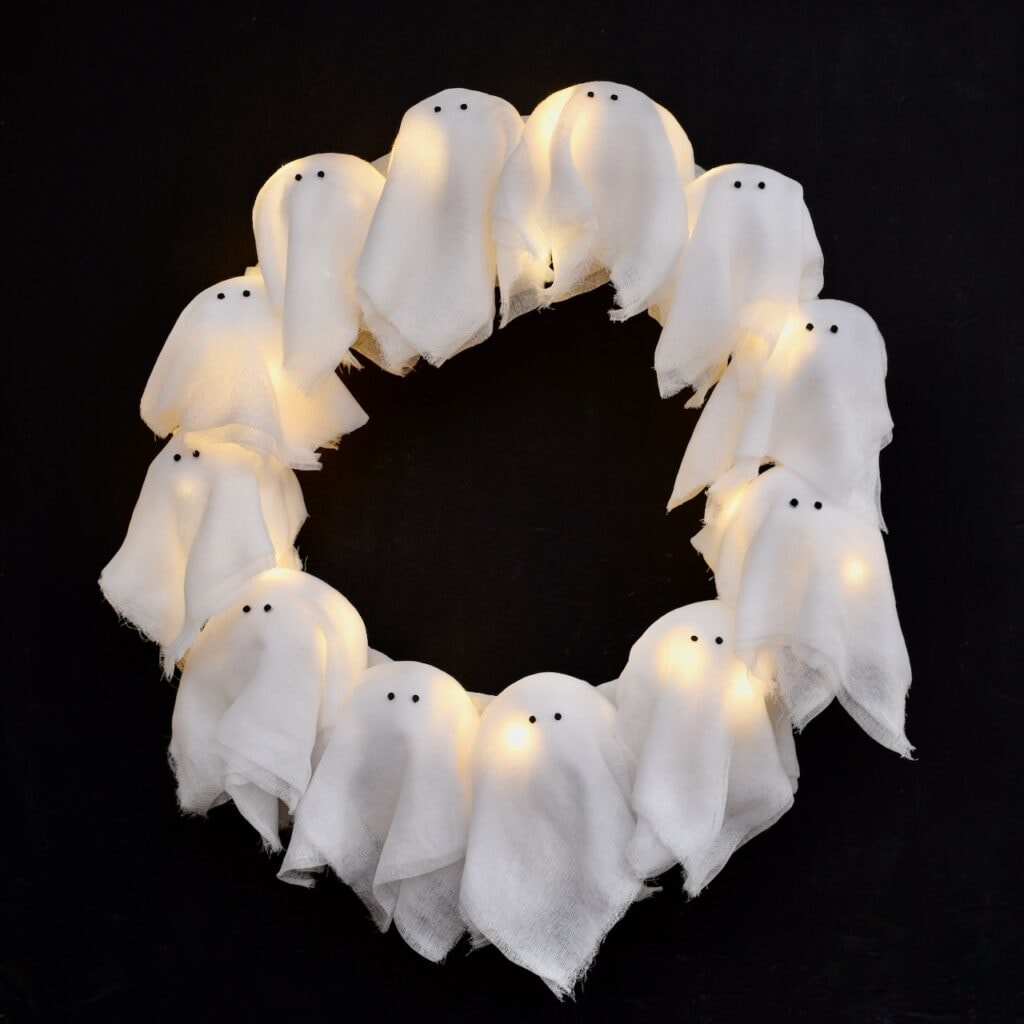 ghost wreath that lights up